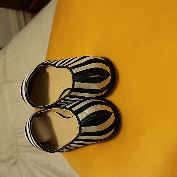 NEW WITHOUT TAGS Adrienne Vittadini Navy/White Shoes - Picture 7 of 11